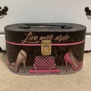 Mirrored storage box girly high heel graphics.